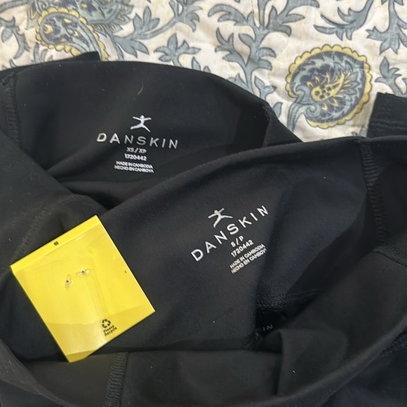 Danskin workout leggings - Picture 2 of 2